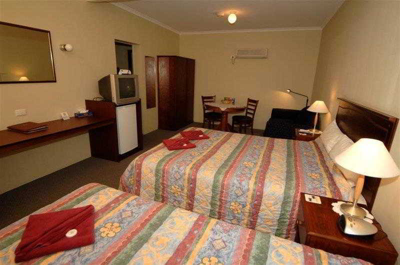 Oasis Motor Inn Broken Hill Room photo