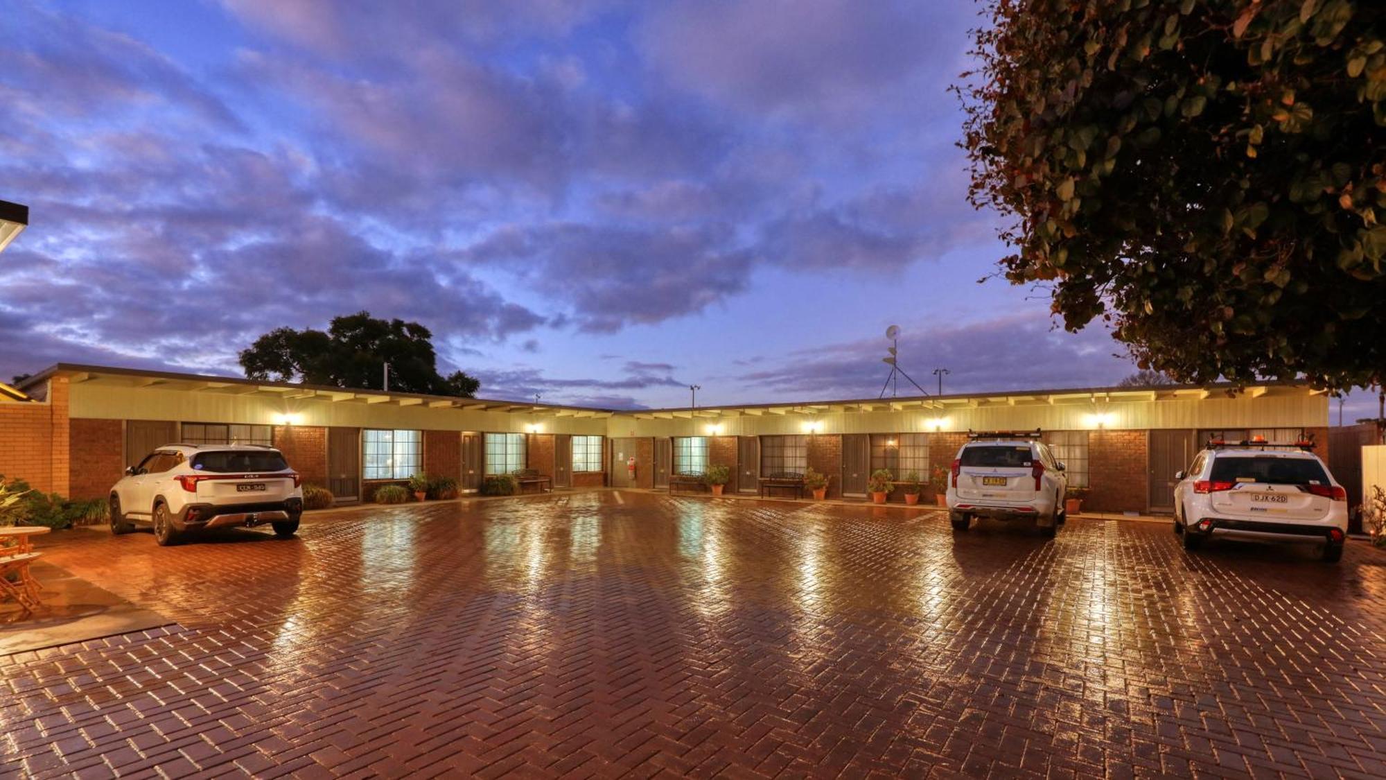 Oasis Motor Inn Broken Hill Exterior photo