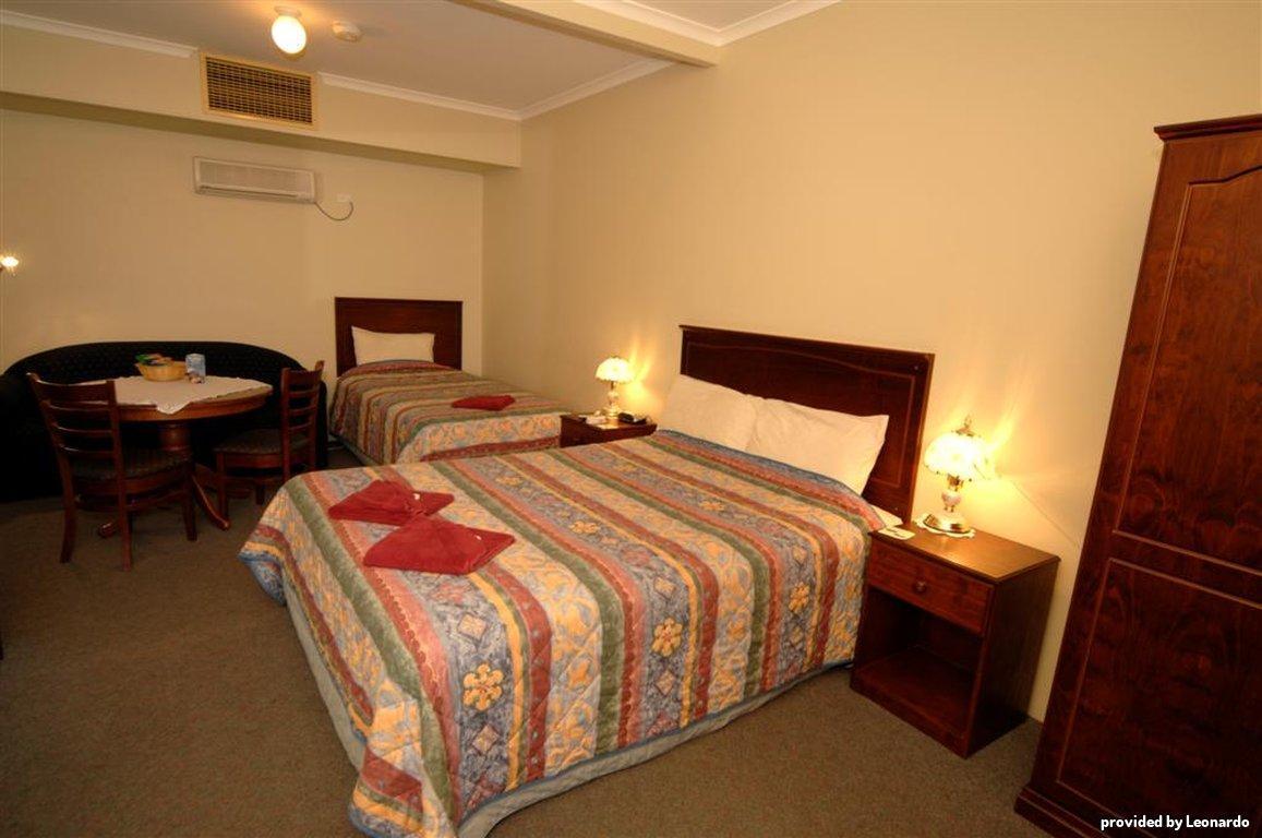 Oasis Motor Inn Broken Hill Room photo